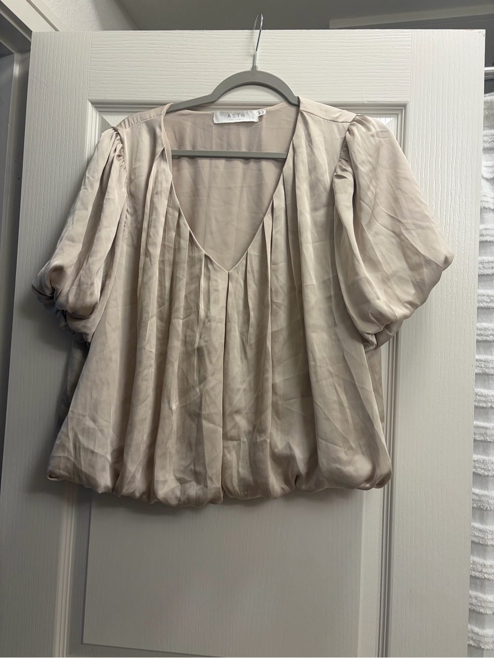 Astr bubble hem top - Picture 2 of 5